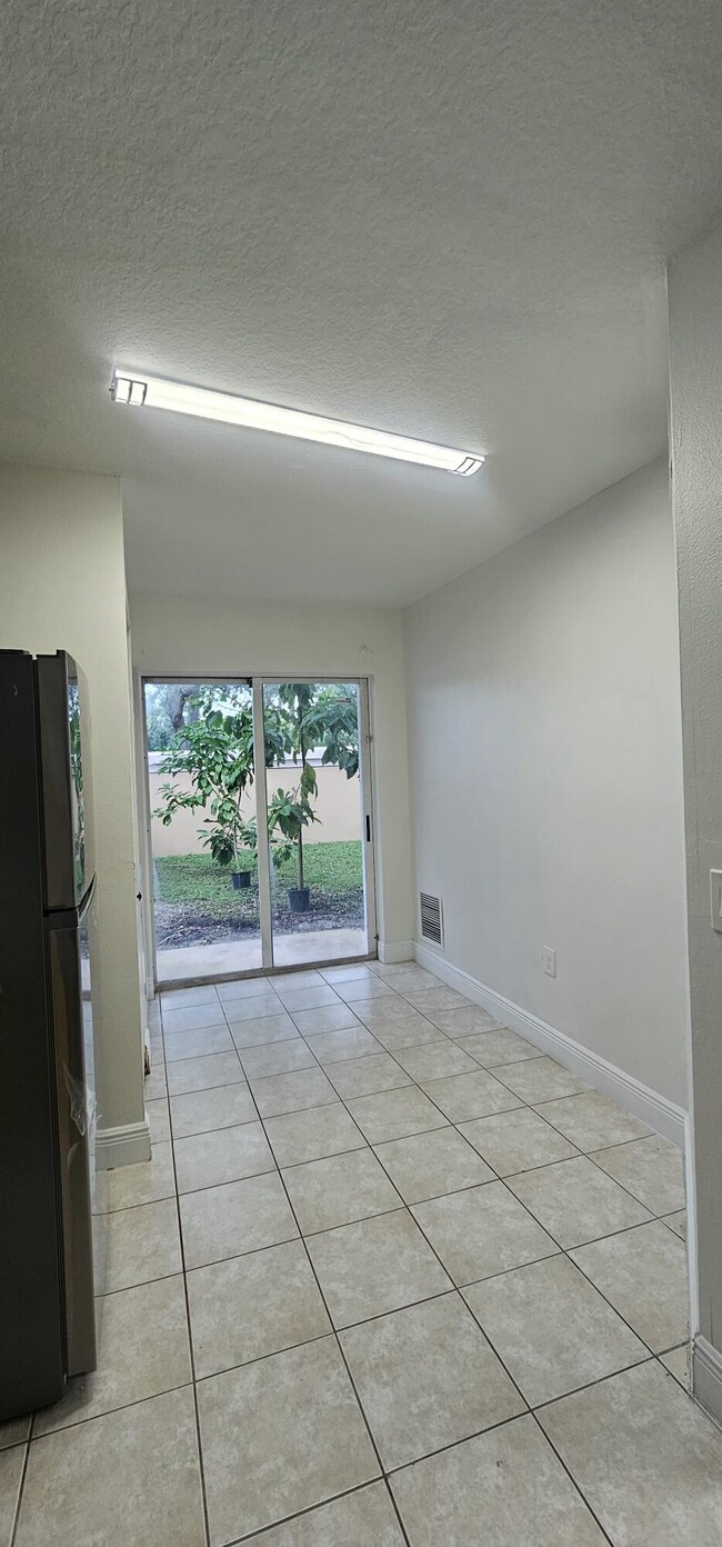 Building Photo - 3810 N Jog Rd