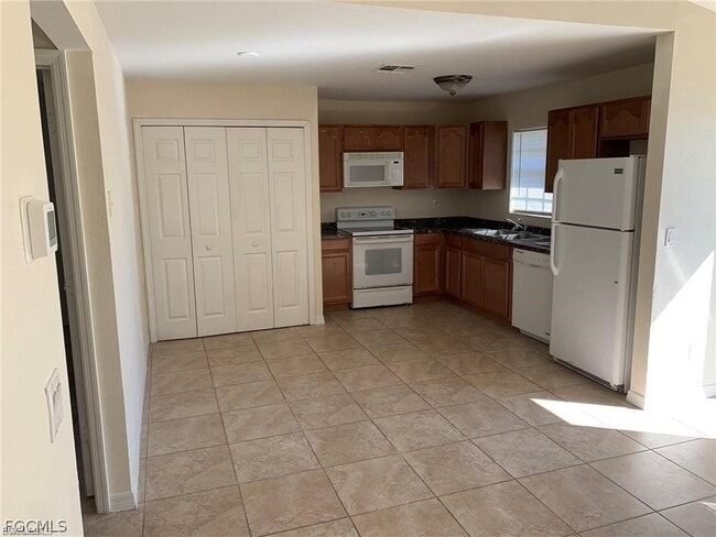 Building Photo - 1908 Haviland Ave S