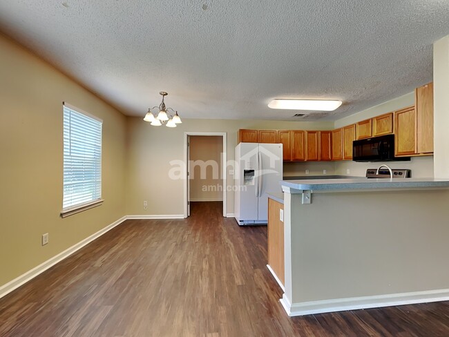 Building Photo - 14 Willow Lakes Dr