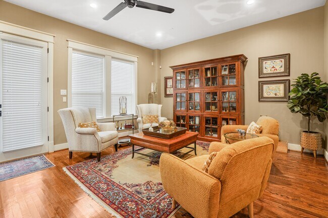 Building Photo - 508 W Polk St