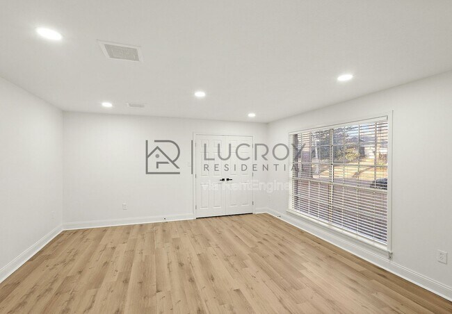 Building Photo - 816 Winthrop Cir