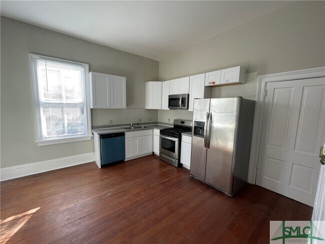 Building Photo - 320 E 31st St