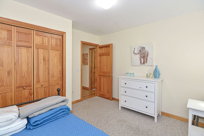 Building Photo - Winter Rental: Wingaerchic (Dog-friendly!)