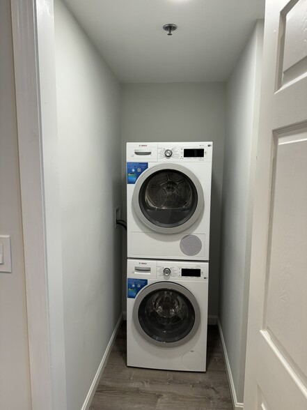 Building Photo - 24 Queensberry St