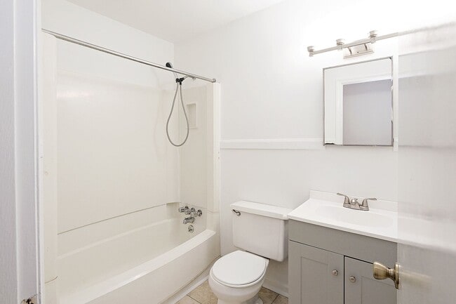 Building Photo - Move-in Ready Northern Albemarle County Home