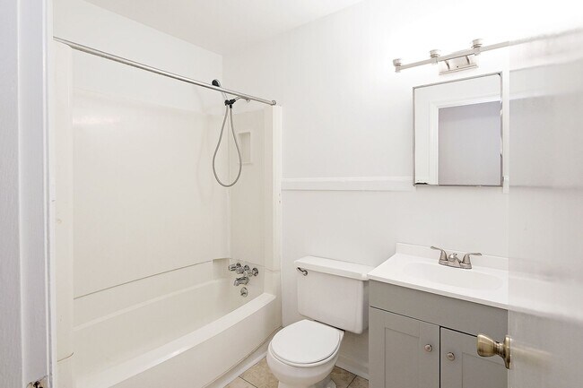 Building Photo - Move-in Ready, Pet-Friendly Northern Albemarle County Home