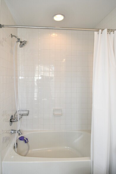 Building Photo - 2421 Auden Dr