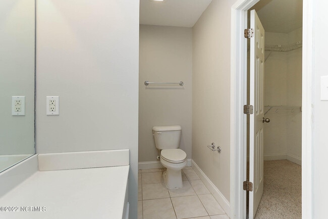 Building Photo - 102 S Park Ln