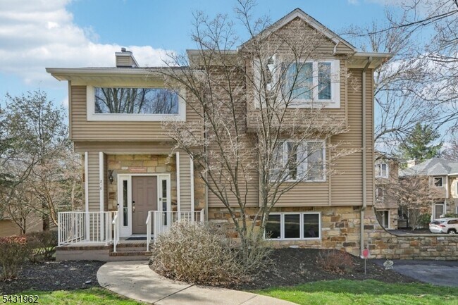 Building Photo - 210 Clarken Dr