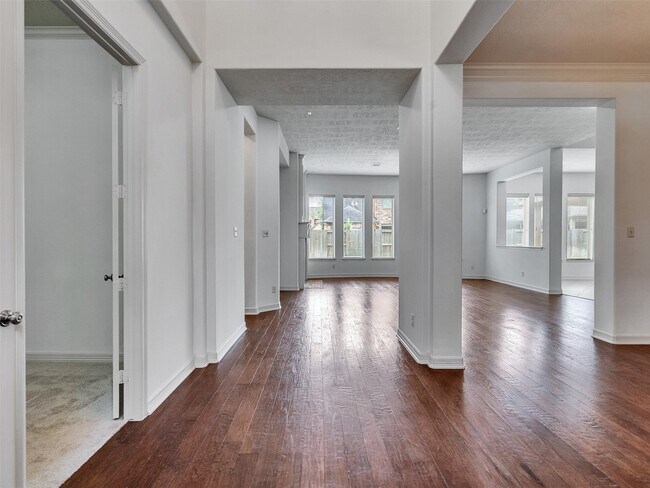 Building Photo - 28003 Iberville Glen Dr