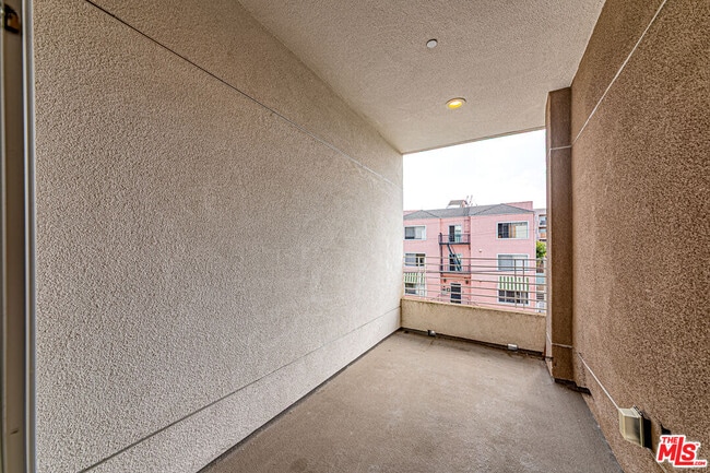 Building Photo - 1101 S Harvard Blvd