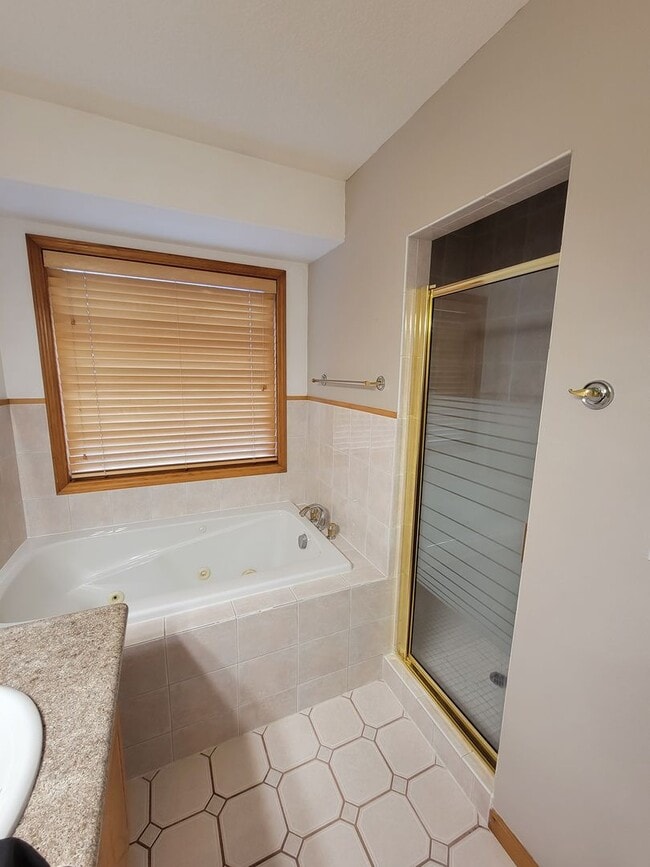 Building Photo - Beautiful home in Ferry St Bridge Area. 3 bedroom / 2 bath! Apply Now!