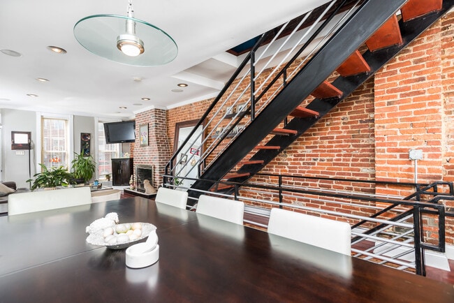 Building Photo - 444 E Fort Ave