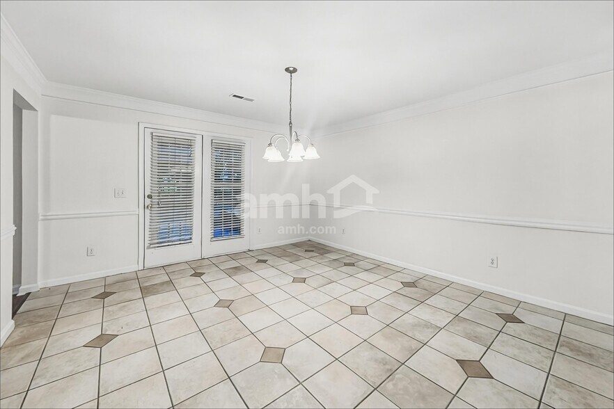 Building Photo - 4601 Heritage Woods Dr