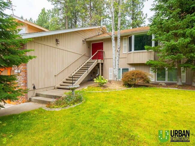 Building Photo - 8421 E Columbia Dr