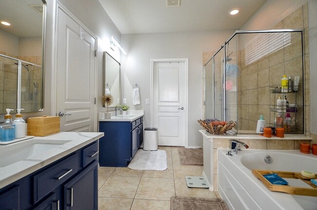 Building Photo - 9422 Herons Grove Ln