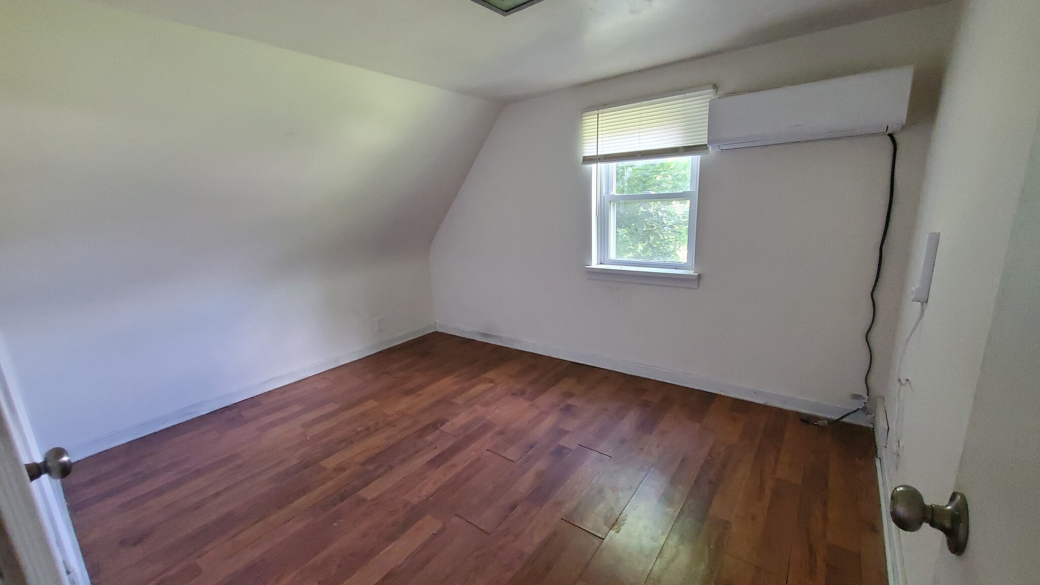Unit B bedroom - 6201 Garvers Ferry Rd