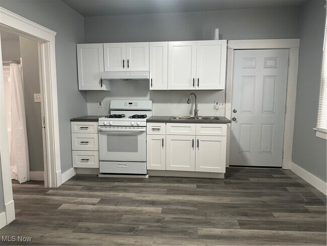 Building Photo - 3636 E 55th St