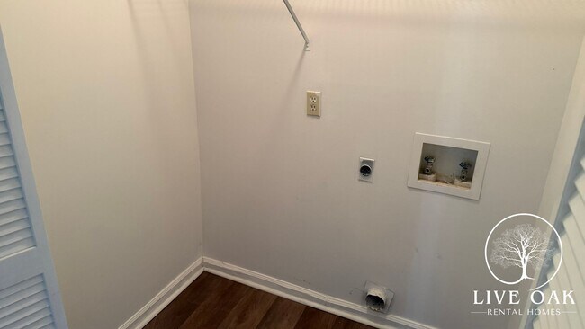 Building Photo - ENJOY A $500 MOVE-IN CREDIT WHEN YOU LEASE TODAY!**