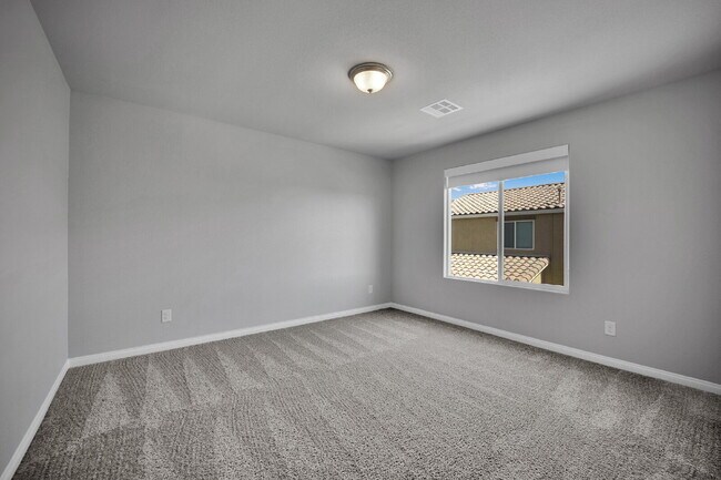 Building Photo - Gorgeous 5 Bedroom home!