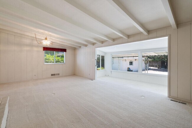 Building Photo - 3220 Fieldcrest Dr