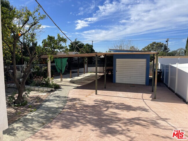 Building Photo - 10631 Tinker Ave