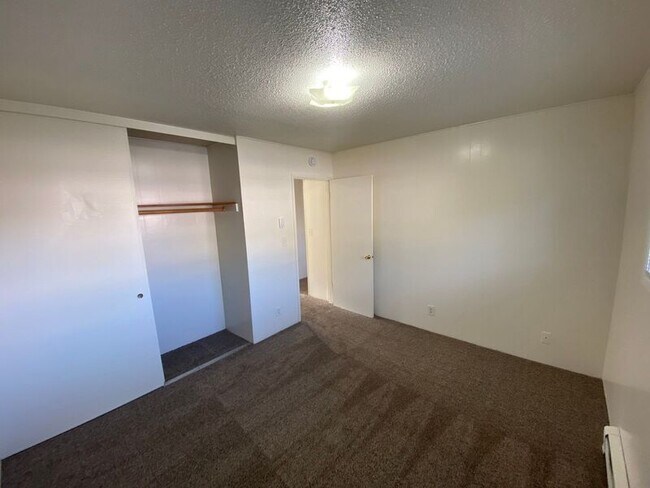 Building Photo - 550 SW Levens St