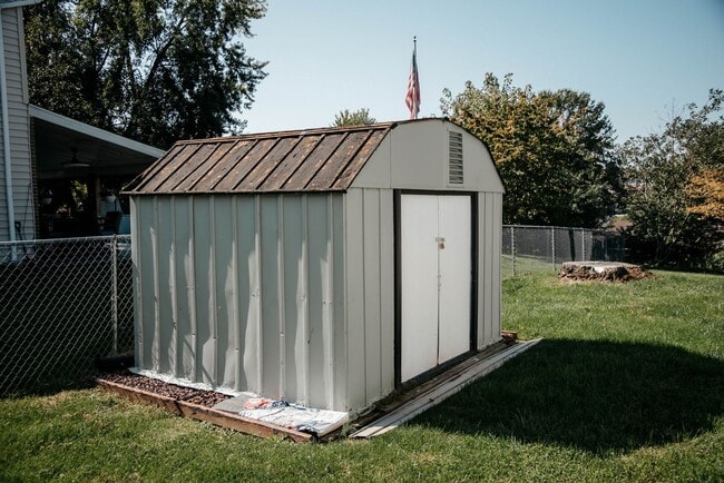 Building Photo - 506 Circle Dr