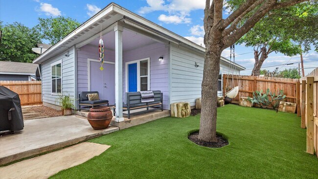 Building Photo - Beautifully Updated Smart Home Near Downtown San Antonio
