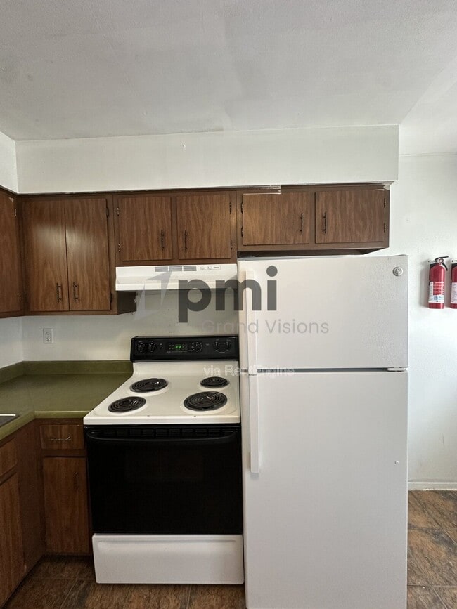 Building Photo - 1612 University Dr