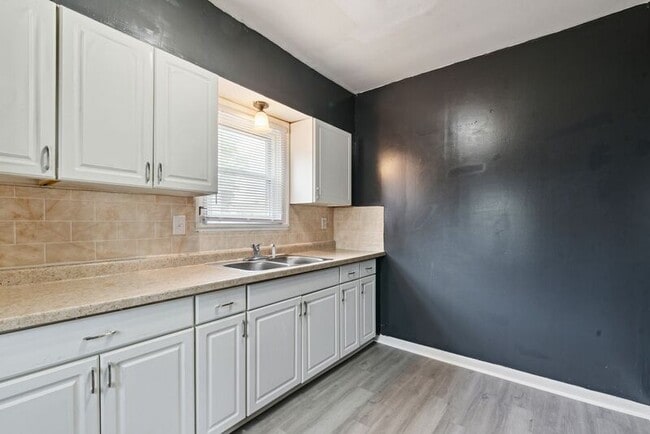 Building Photo - 1310 Almon Ave