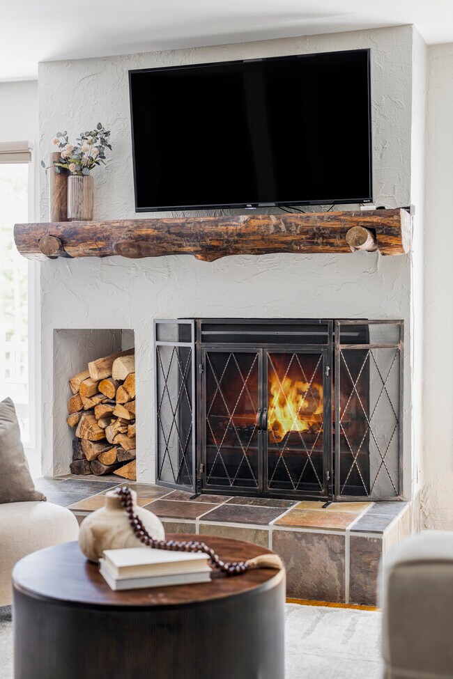 Building Photo - 377 Pearl St