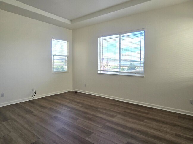 Building Photo - Beautiful single story home with over 1600...