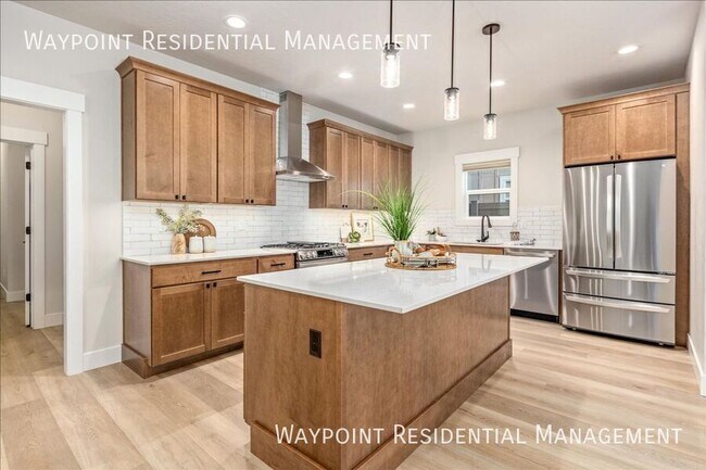 Building Photo - 1704 E Cutgrass Ln