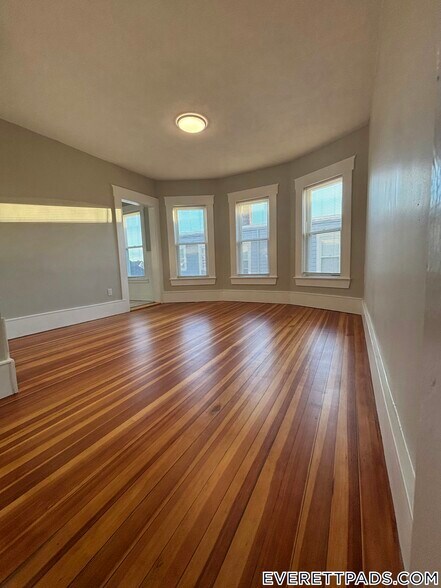 Building Photo - 85 Swan St