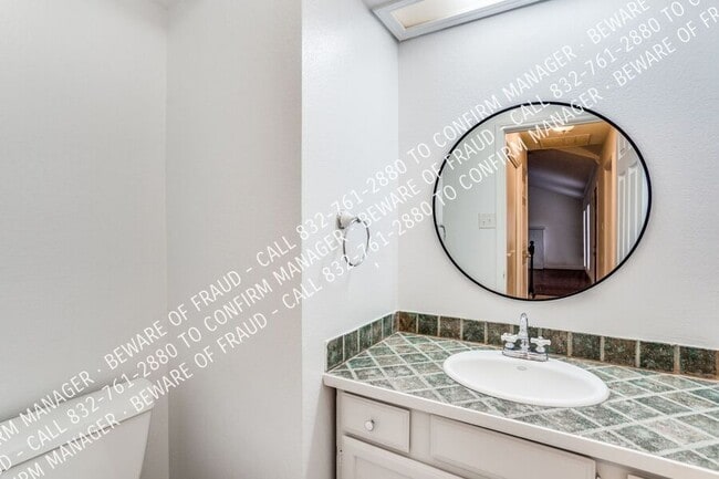 Building Photo - 3924 Coronado Dr