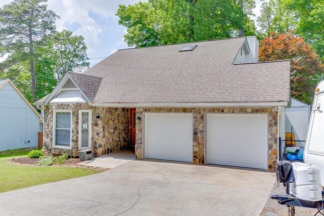 Building Photo - 1813 Rambling Woods Dr NW