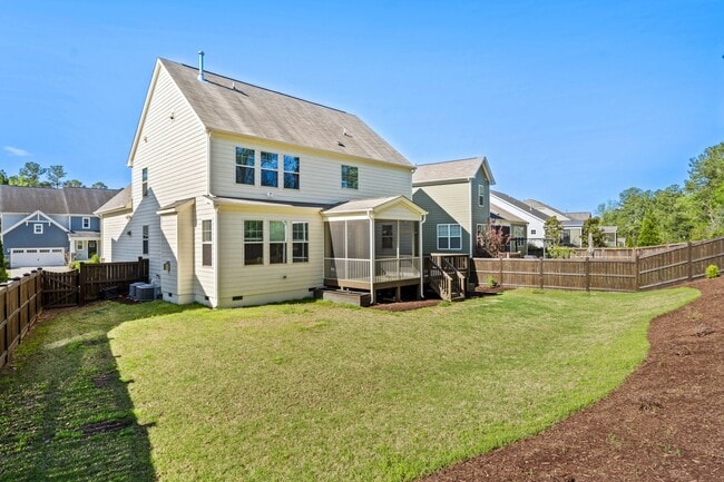 Building Photo - AVAILABLE IN MAY!  Stunning, like-new 4 bedroom, 4 bath home with large fenced yard!