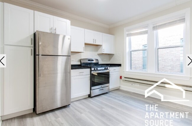 Building Photo - 837.5 W Cornelia Ave