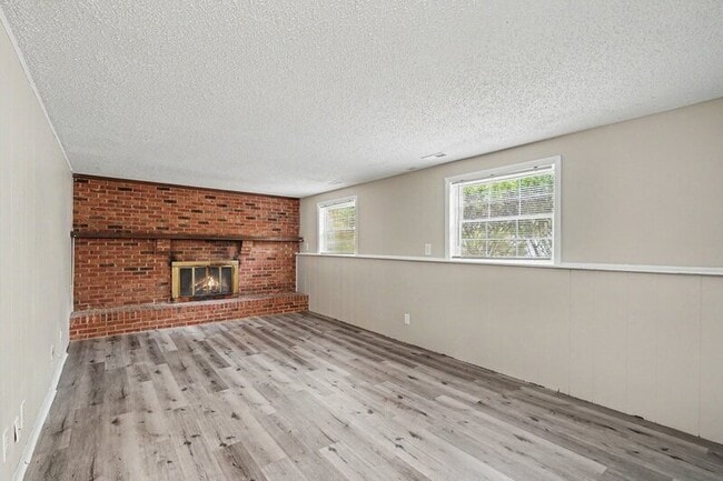 Building Photo - 6201 Turtle Neck Ln