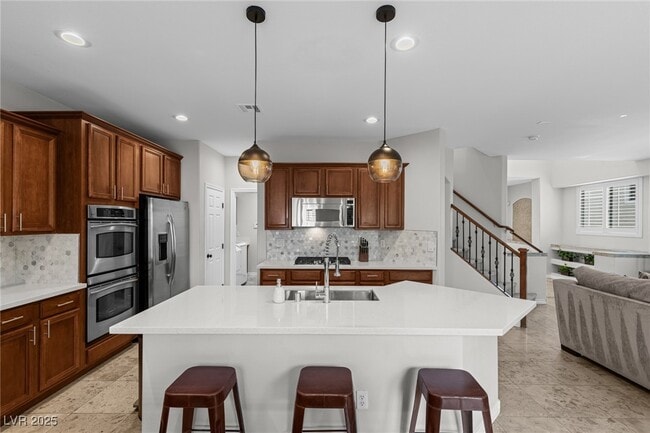 Building Photo - 275 Spectacular St