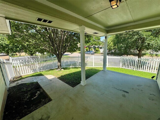 Building Photo - 664 Hogan