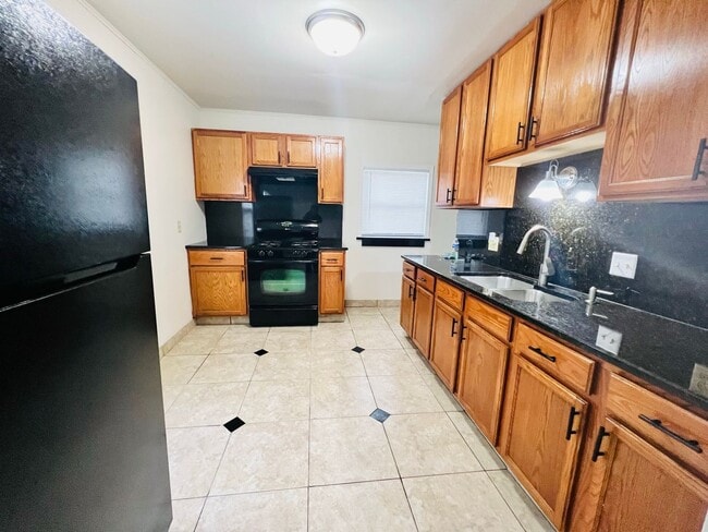 Building Photo - Two-bedroom single family home ranch!