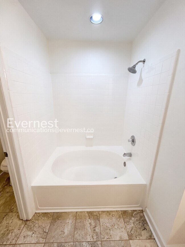 Building Photo - 3312 Northbrook Dr