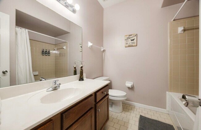 Building Photo - 2065 Peabody Ave