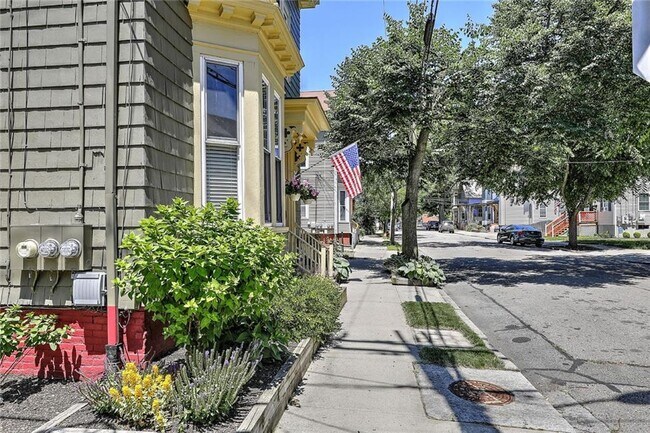 Building Photo - 35 Hammond St