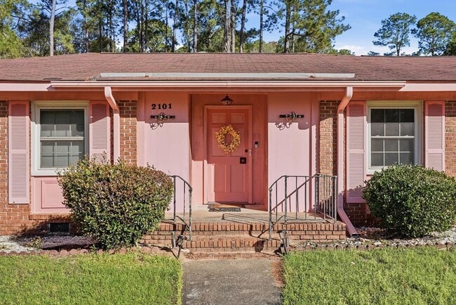 Building Photo - 2101 Goldendale Ln