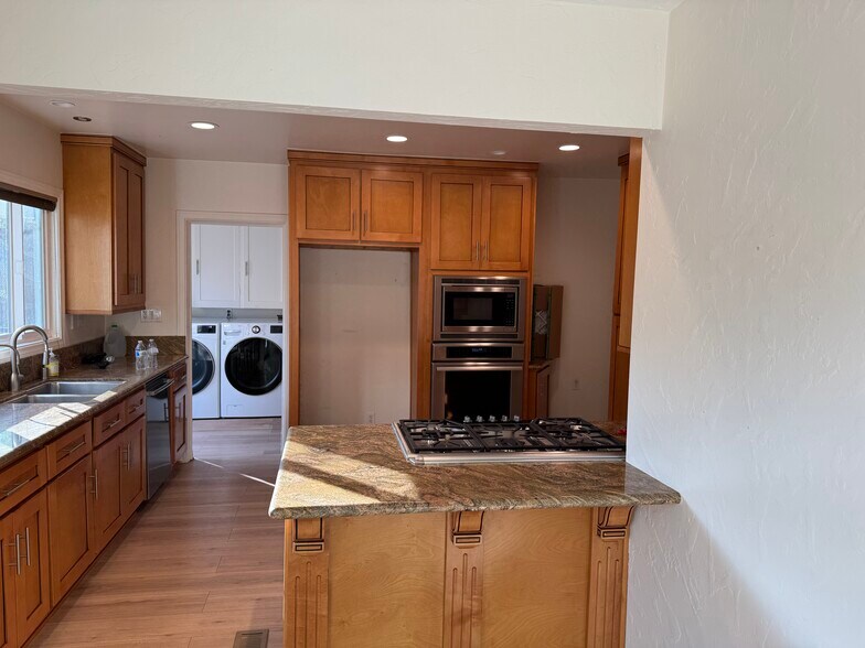 Building Photo - 6128 Maryland Dr