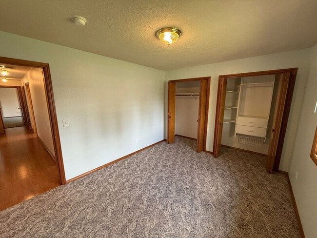 Building Photo - 460 SE Conifer Pl