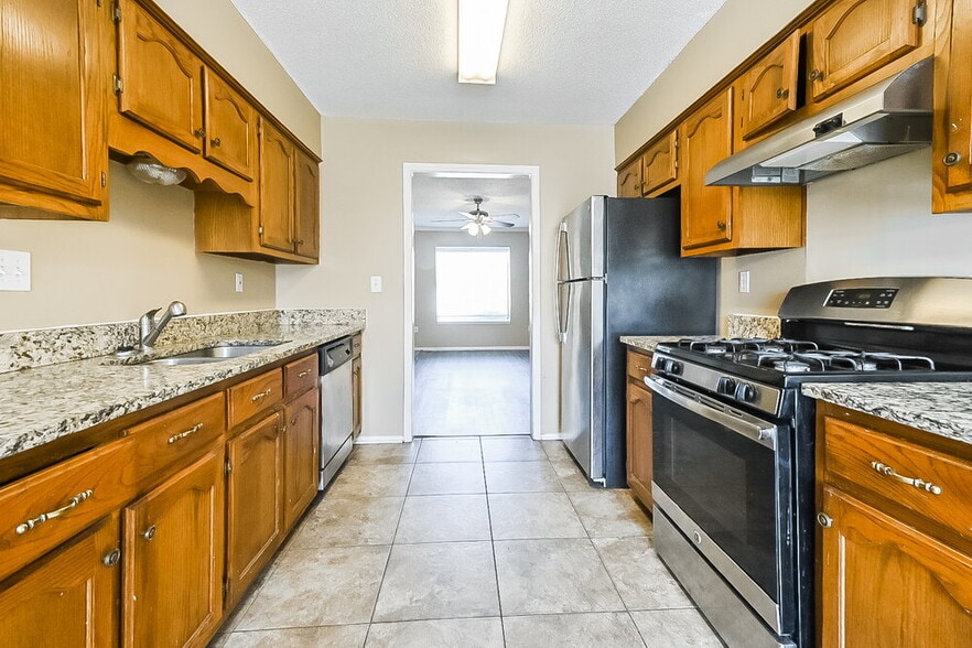 Building Photo - 9150 Belmont Dr